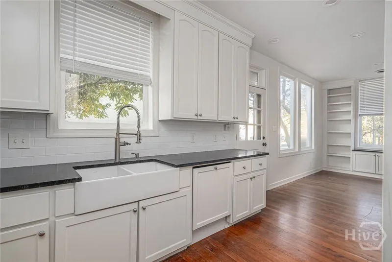 25 W Perry Street, Savannah, Georgia, United States. - Photo 53