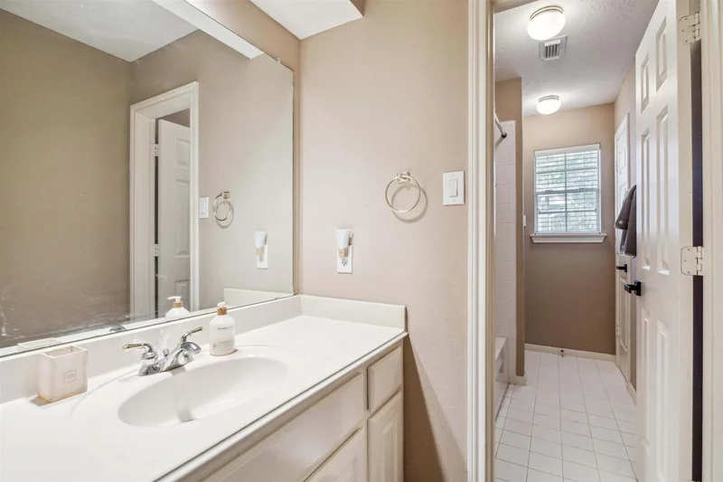3919 Park Circle Way, Houston, TX 77059, Houston, Texas, United States. - Photo 31