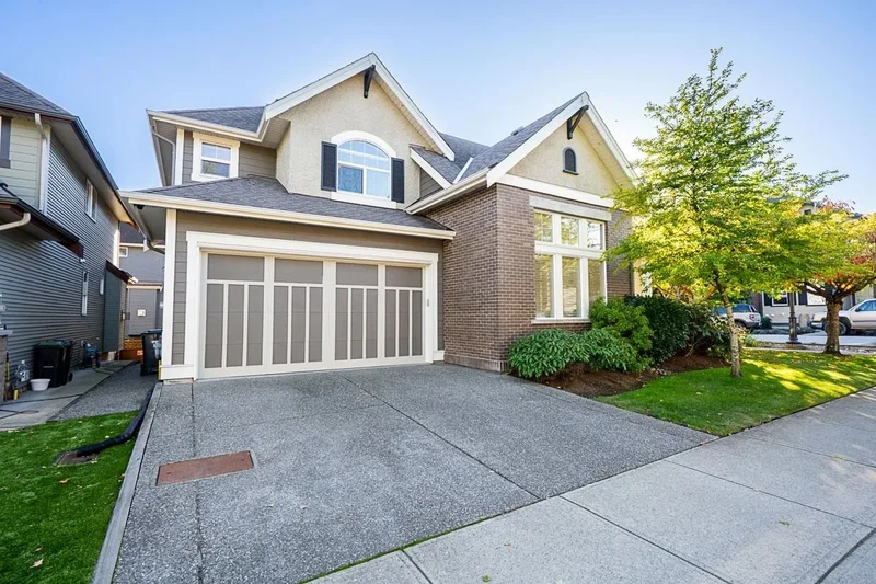 Lovely 5-Bedroom, 4-Bath Willoughby Family Home!