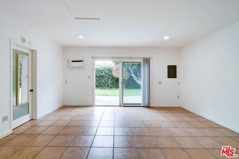 2716 Veteran Avenue, Los Angeles, California, United States. - Photo 30