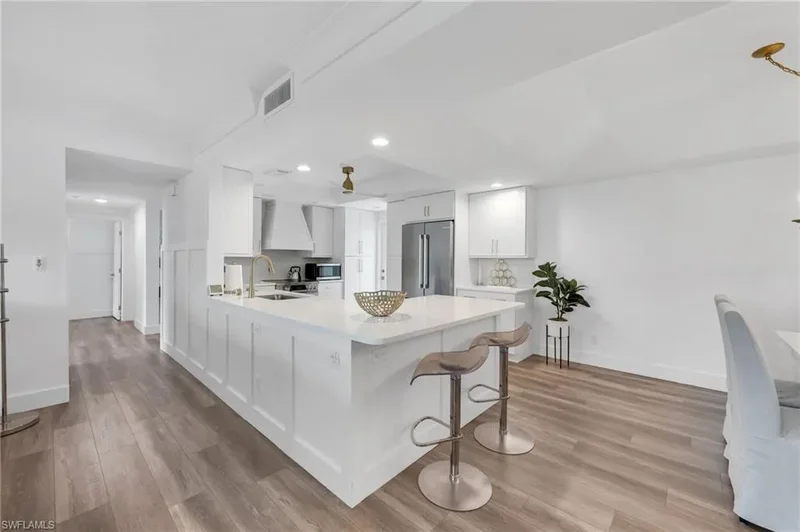 400 Park Shore DR #302, Naples, Florida, United States. - Photo 9