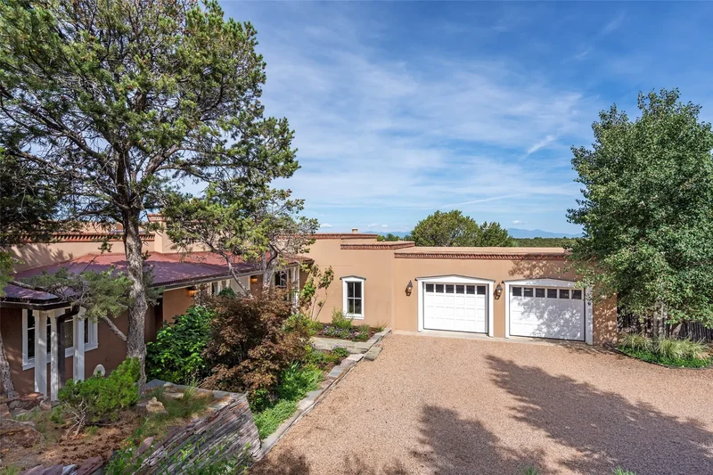1057 Sierra Del Norte, Santa Fe, NM 87501, Santa Fe, New Mexico, United States. - Photo 4