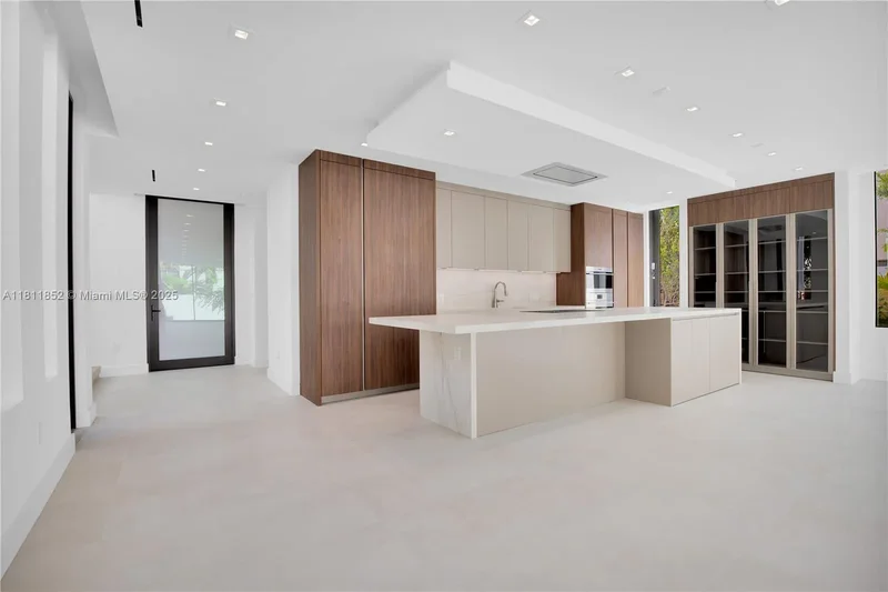 5630 Pine Tree Dr, Miami Beach, Florida, United States. - Photo 47