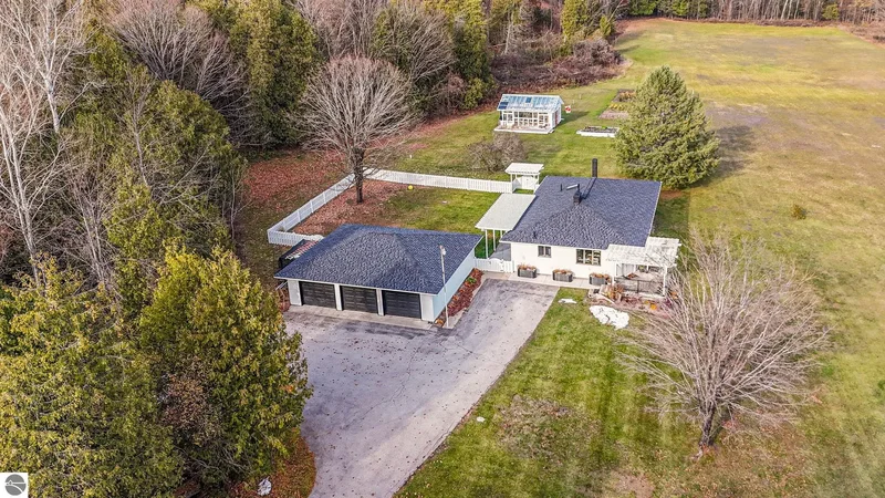 750 N Dumas Road, Suttons Bay, MI, 49682, USA, Suttons Bay, Michigan, United States. - Photo 42