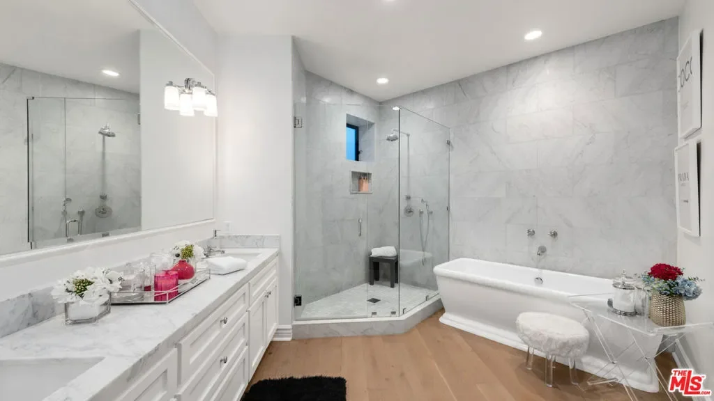 6110 Merritt Drive, Malibu, California, United States. - Photo 38