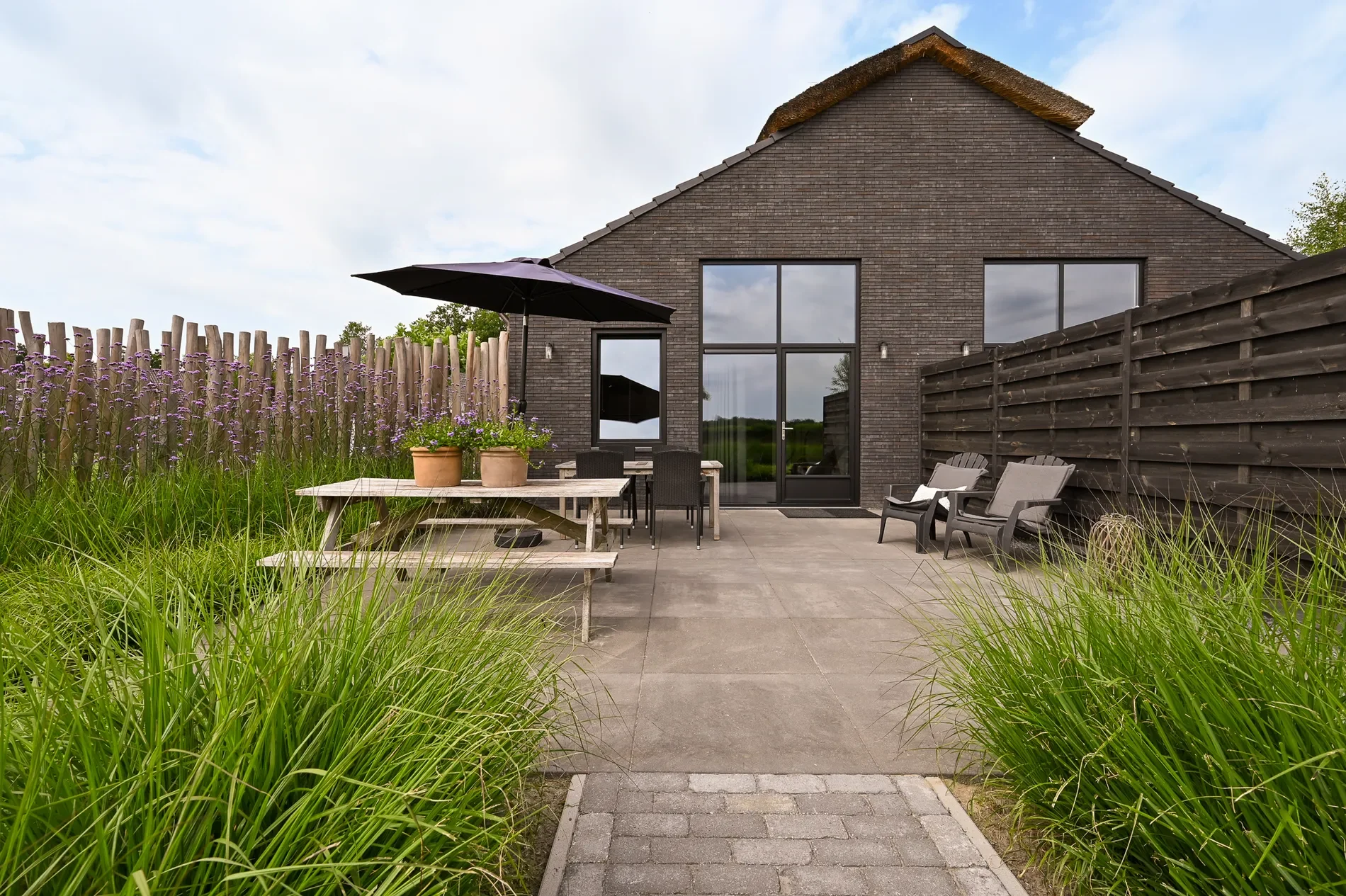 Exterior photo 9