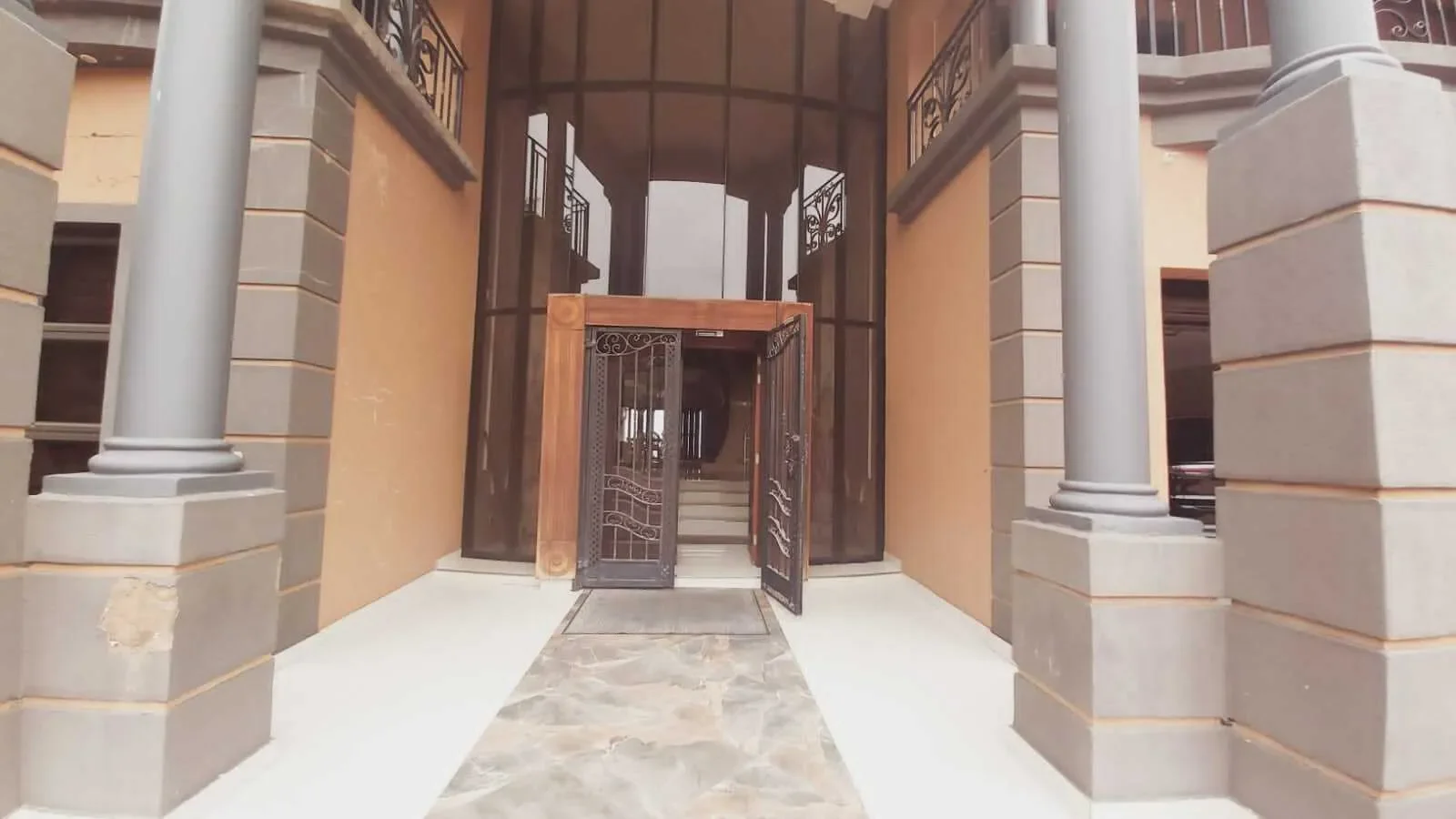Exterior photo 7