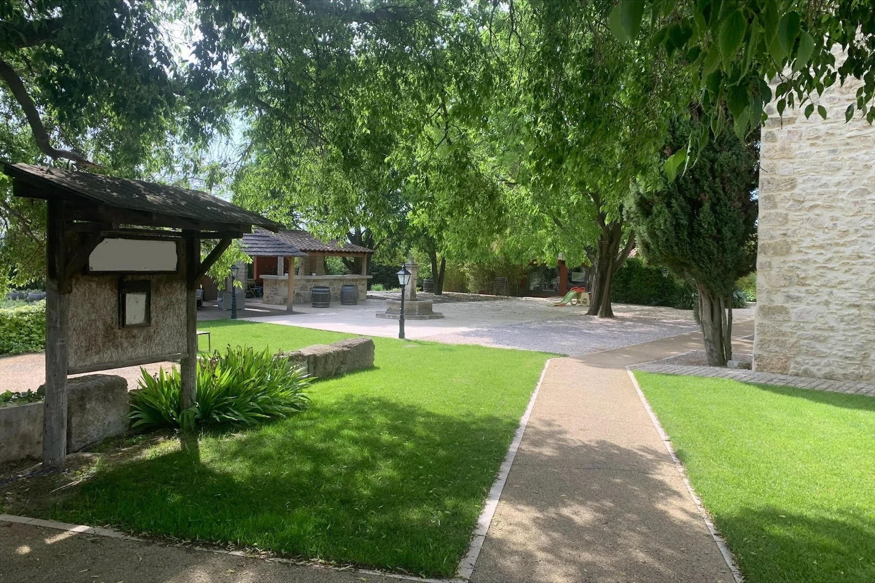 Exterior photo 3