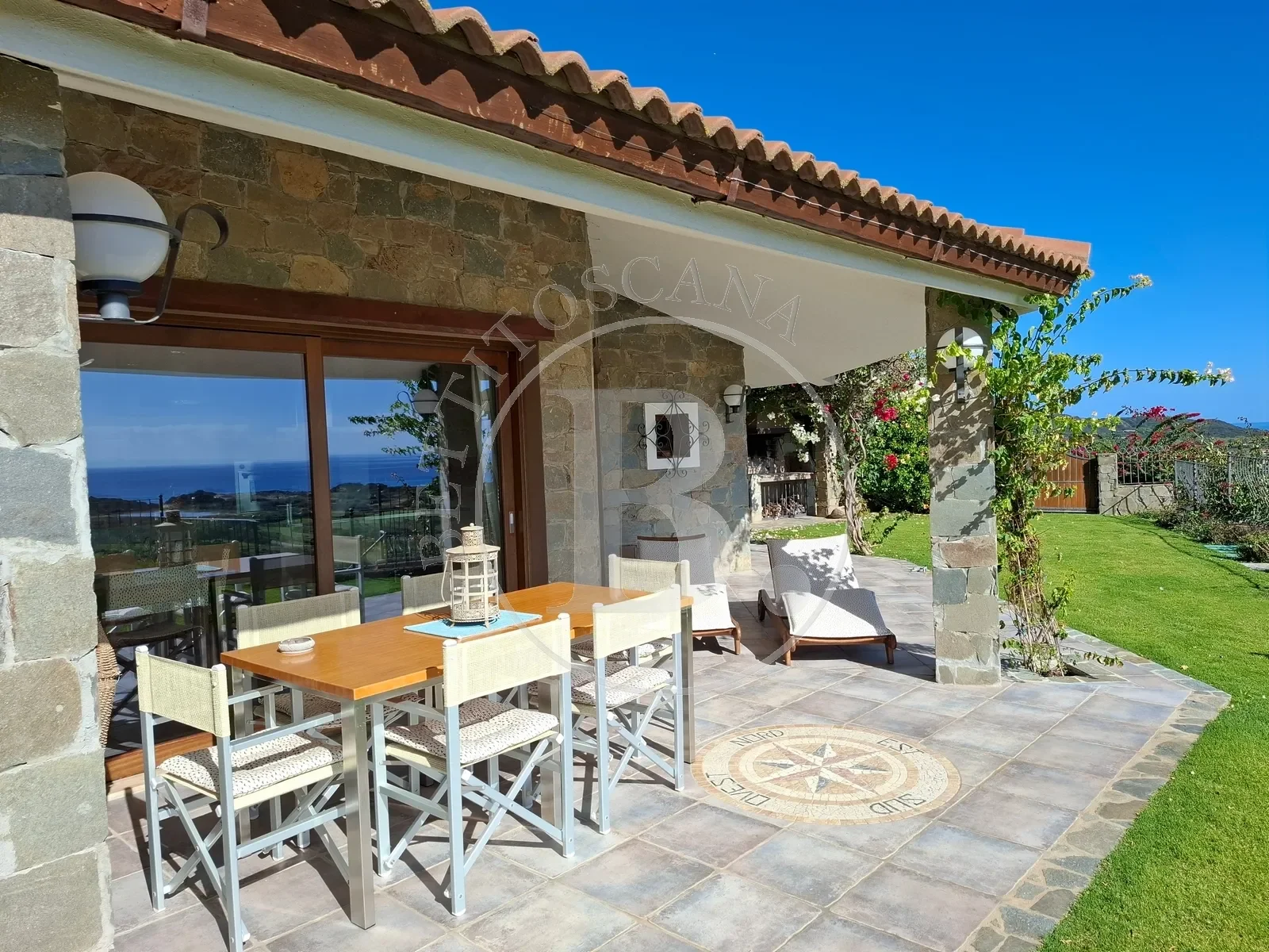 Exterior photo 10