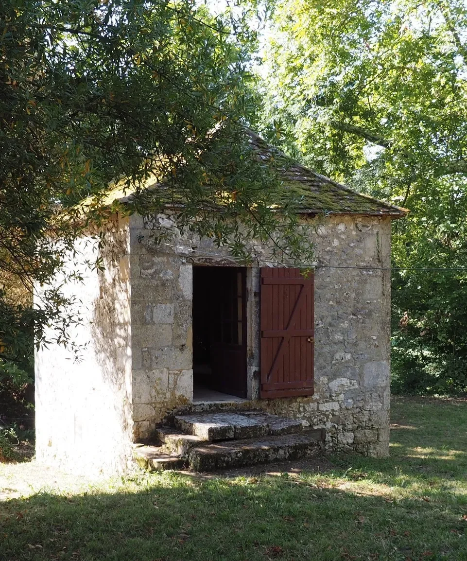 Exterior photo 6