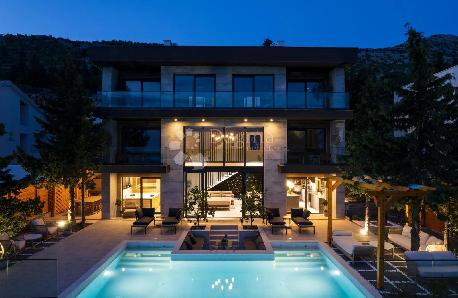 Exterior photo 6