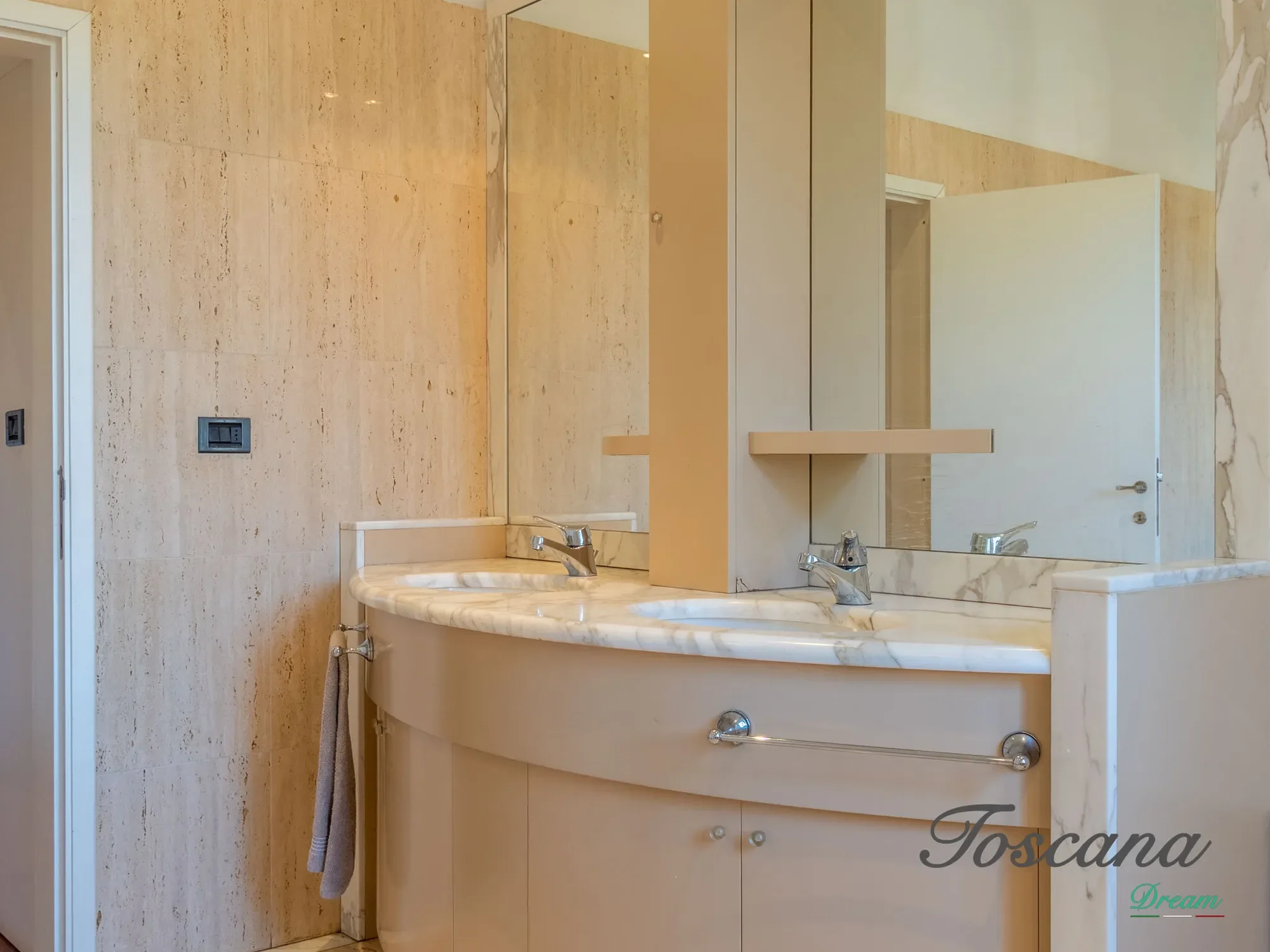Gallery photo 3