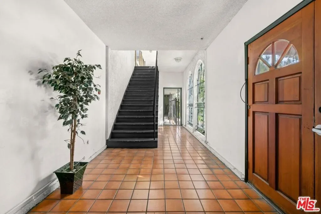629 E Elk Avenue, Glendale, California, United States. - Photo 9