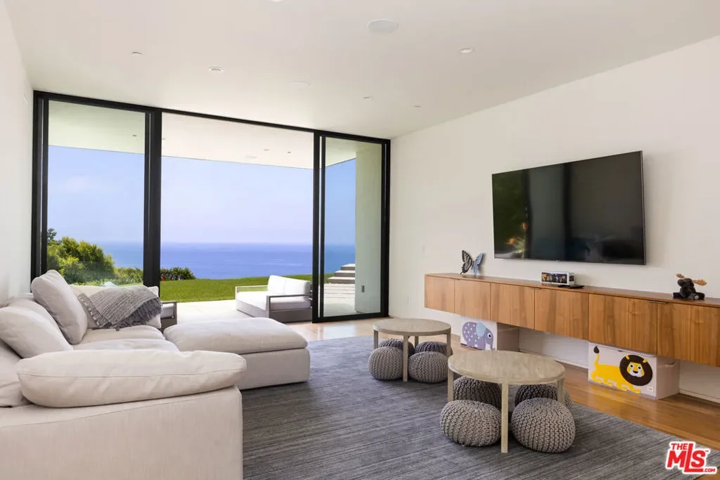 32357 Pacific Coast Highway, Malibu, California, United States. - Photo 3