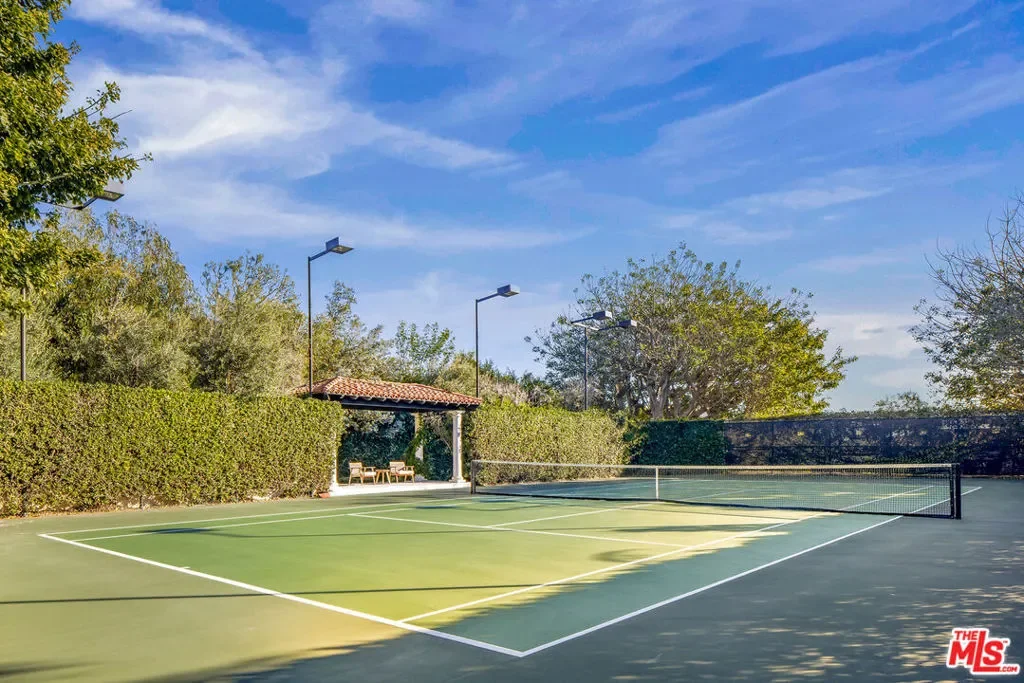 24824 Pacific Coast Highway, Malibu, California, United States. - Photo 15
