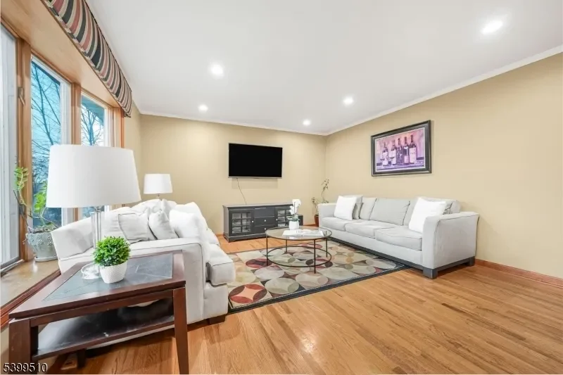 12 Clinton Ln, Wayne Twp., NJ 07470, Wayne, New Jersey, United States. - Photo 13
