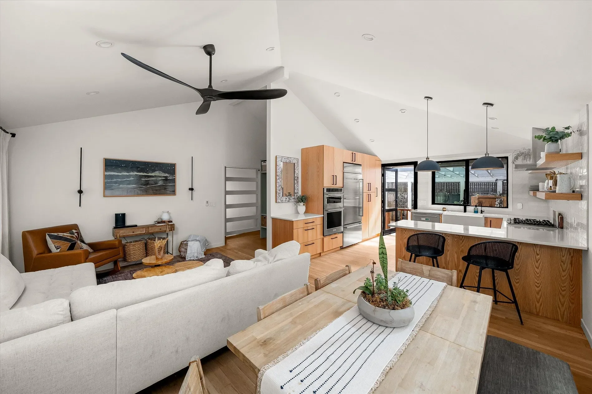 246 San Julian Avenue, Santa Barbara, California, United States. - Photo 3