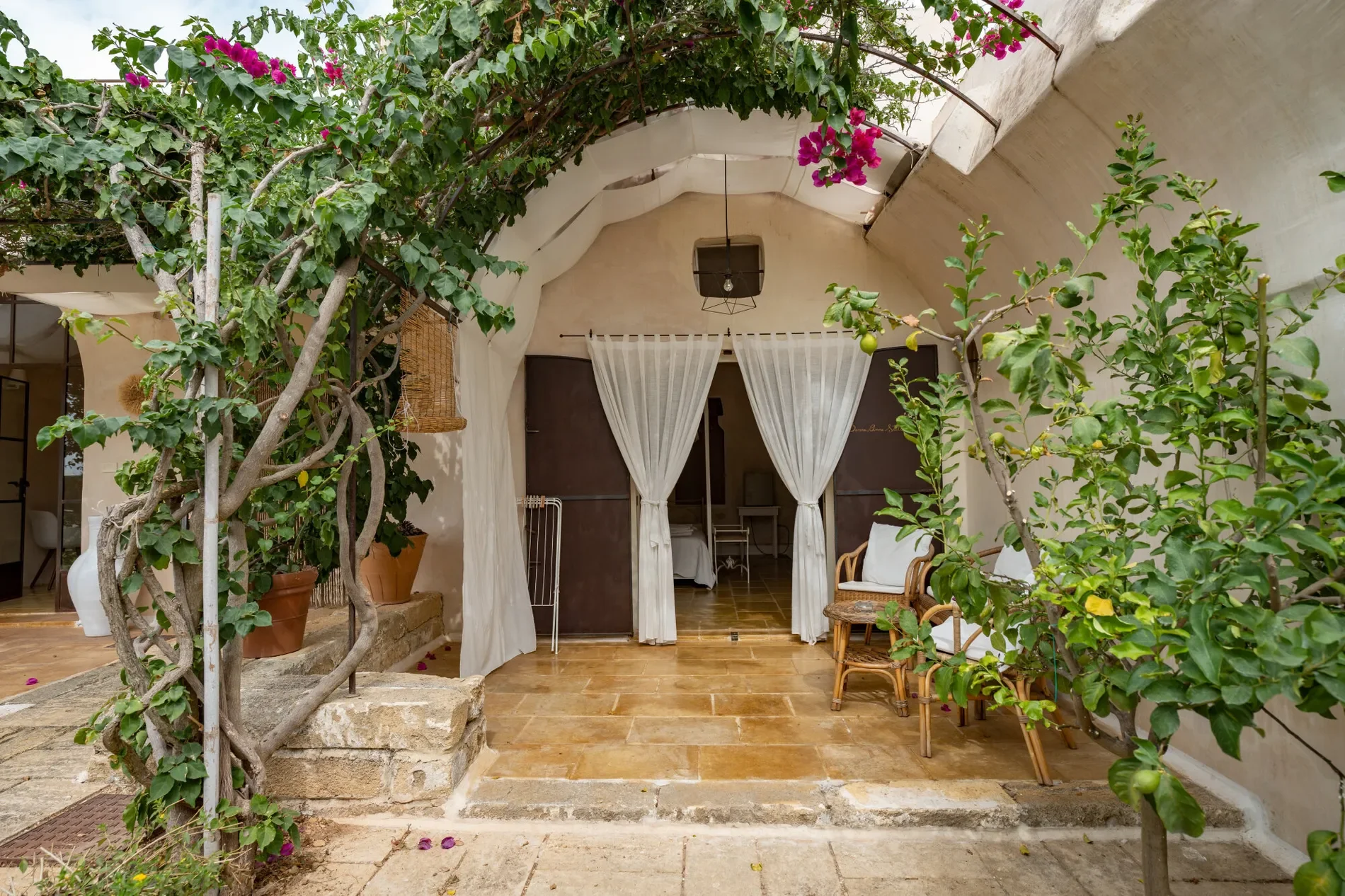 Exterior photo 7