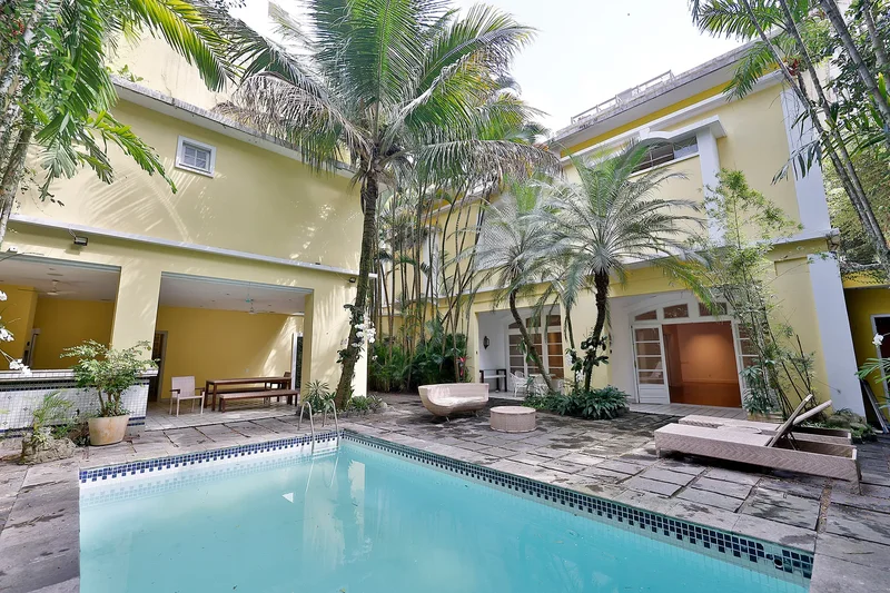 Classic House With Garden And Leisure Area In Gávea