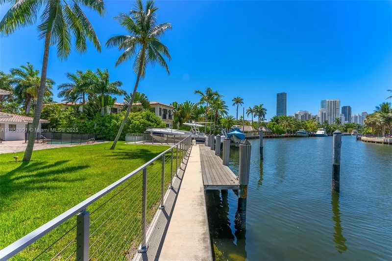 268 S Parkway, Golden Beach, Florida, United States. - Photo 37