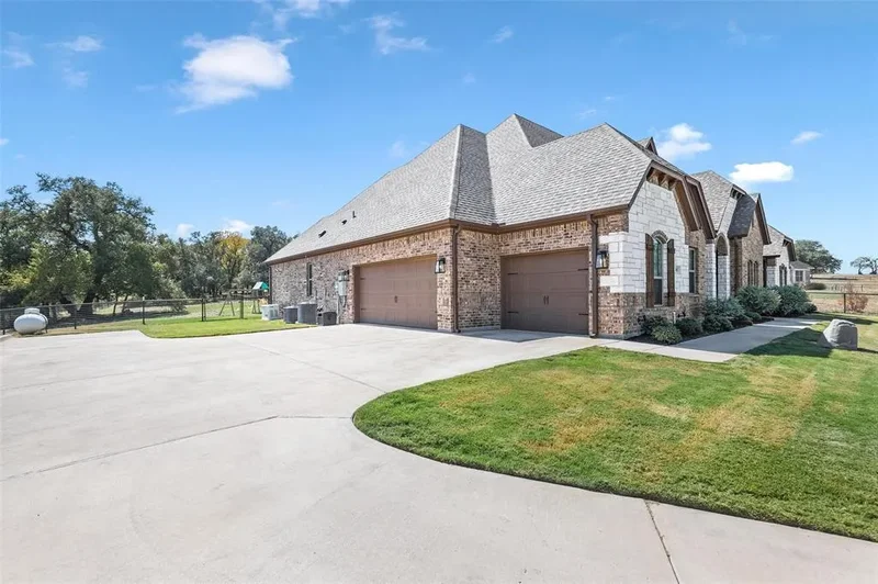 1012 Alicia Court, Weatherford, Texas, United States. - Photo 14