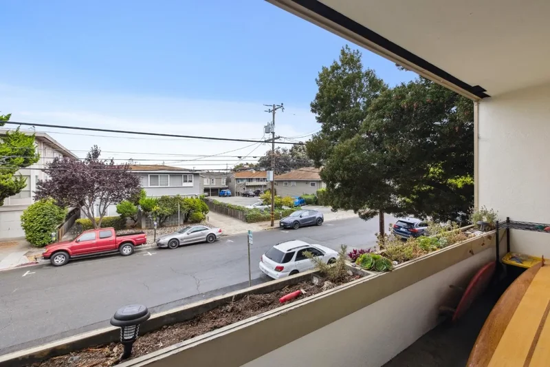 121 Lorton Avenue, Burlingame, California, United States. - Photo 1