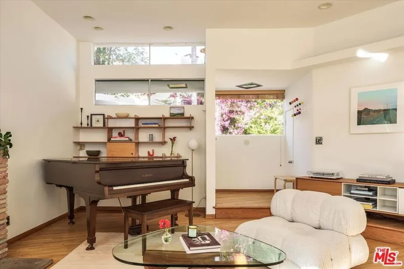 947 N Martel Avenue, Los Angeles, California, United States. - Photo 4