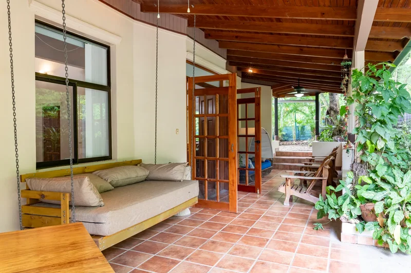 Casa Veranda: Well Built Private Home In Pelada