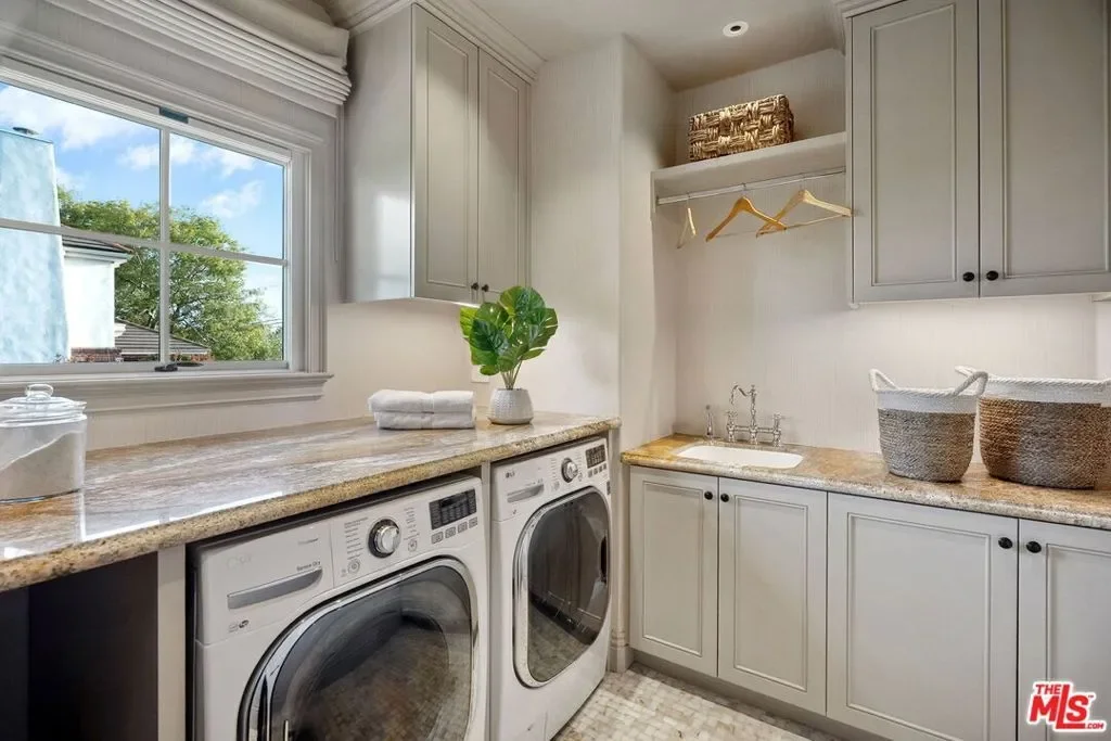 6882 Arizona Avenue, Los Angeles, California, United States. - Photo 9