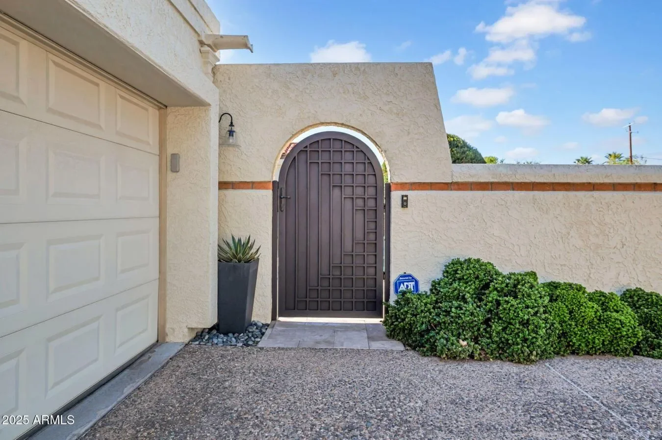 629 E MYRTLE Avenue, Phoenix, Arizona, United States. - Photo 2
