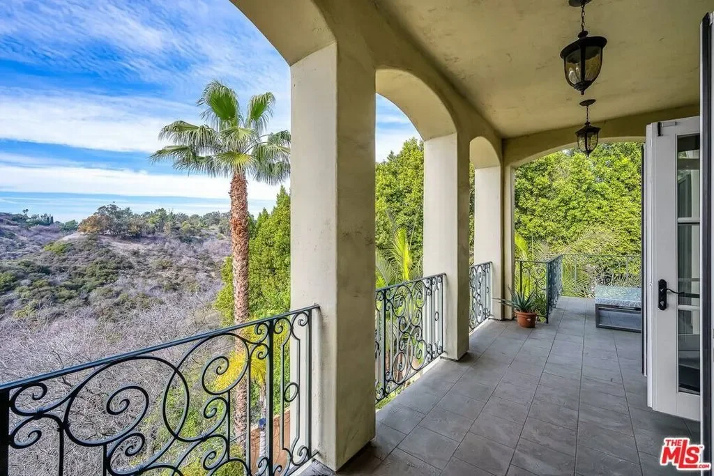 3110 Benedict Canyon Drive, Beverly Hills, California, United States. - Photo 21