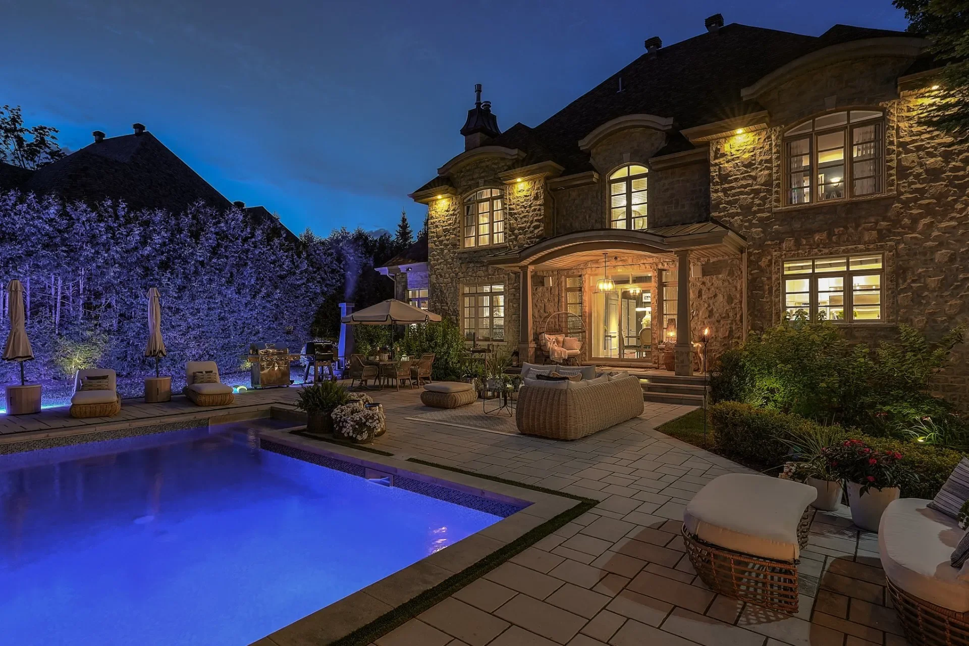 Exterior photo 3