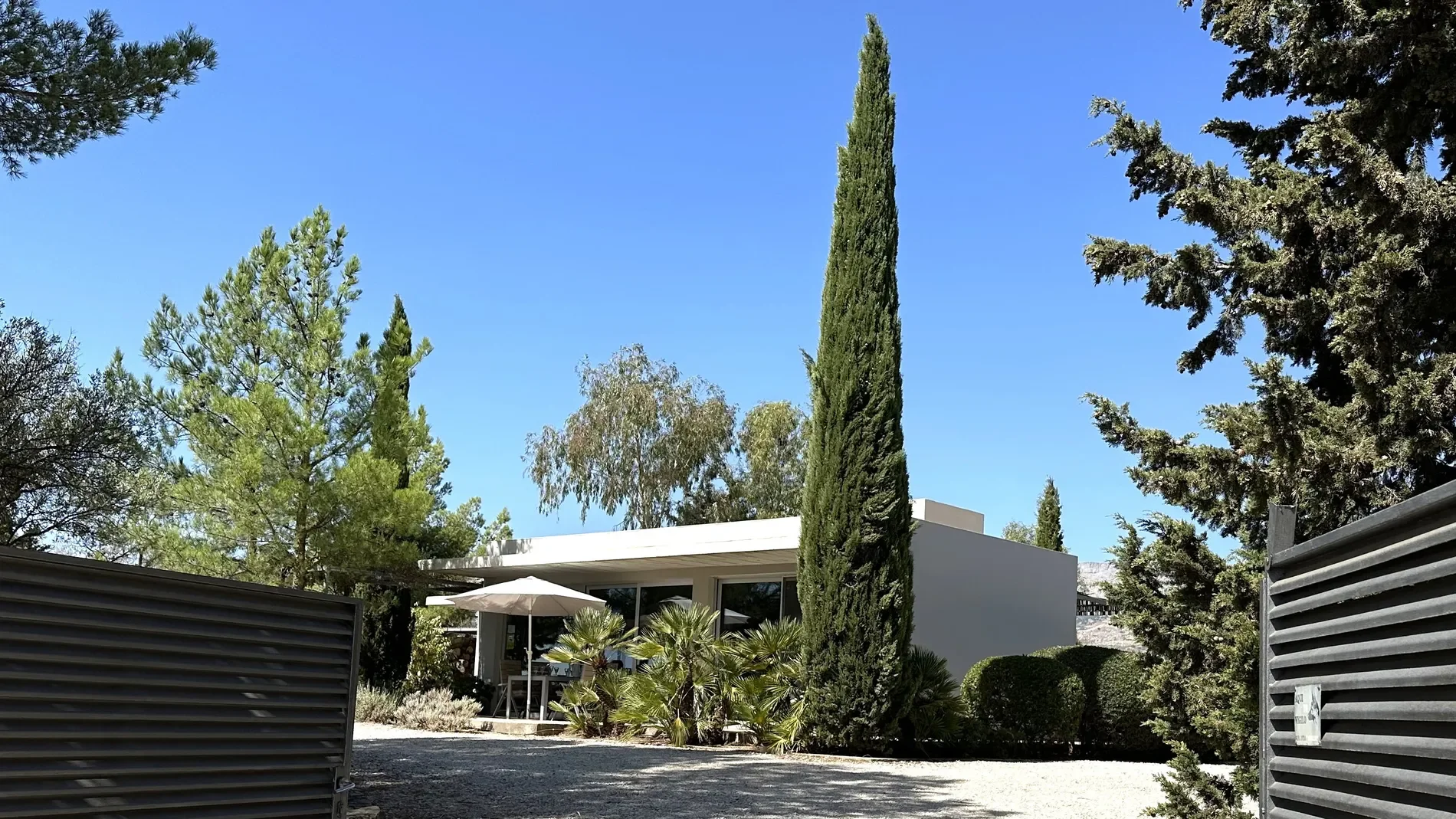 Exterior photo 2