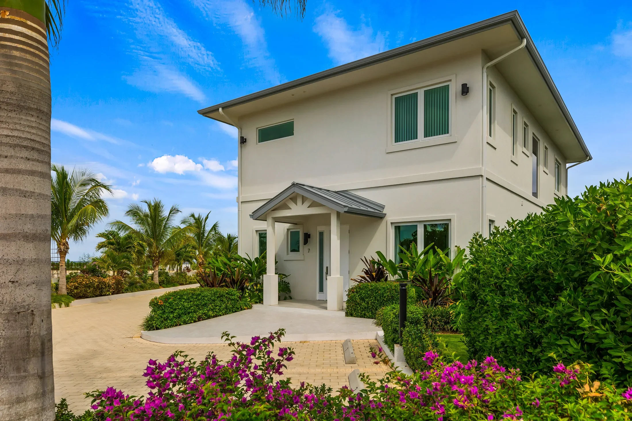 Exterior photo 2
