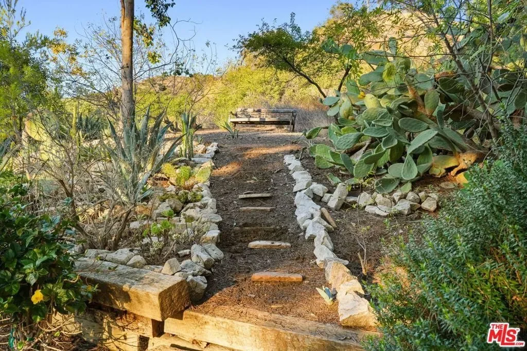 2158 Topanga Skyline Drive, Topanga, California, United States. - Photo 30