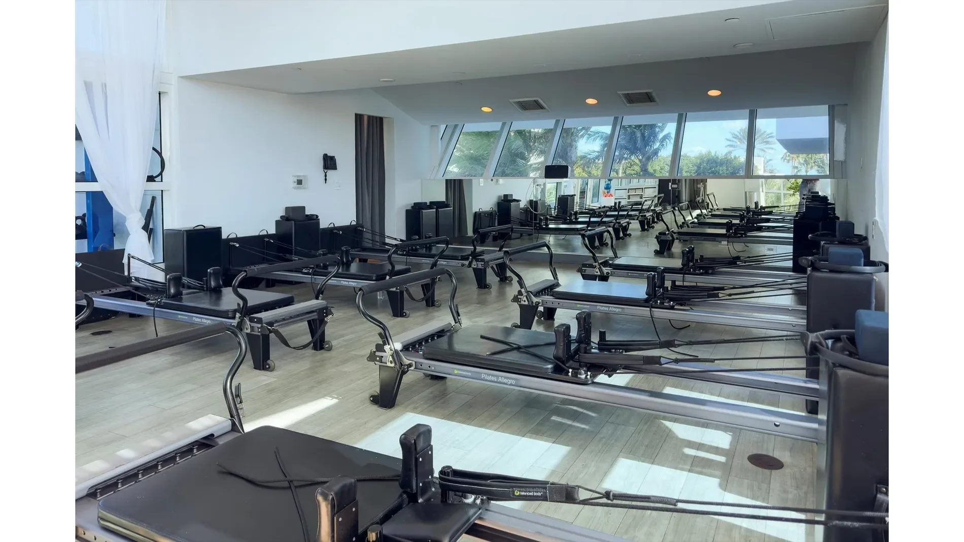 100 S Pointe Dr, Miami Beach, Florida, United States. - Photo 37