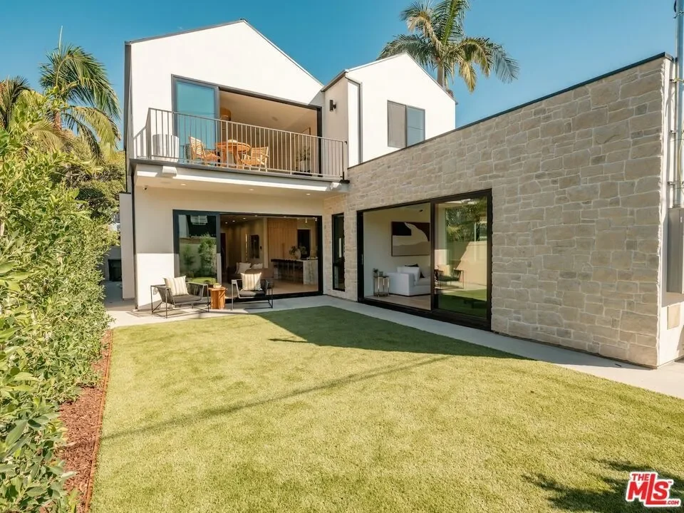 3629 Rosewood Avenue, Los Angeles, California, United States. - Photo 17