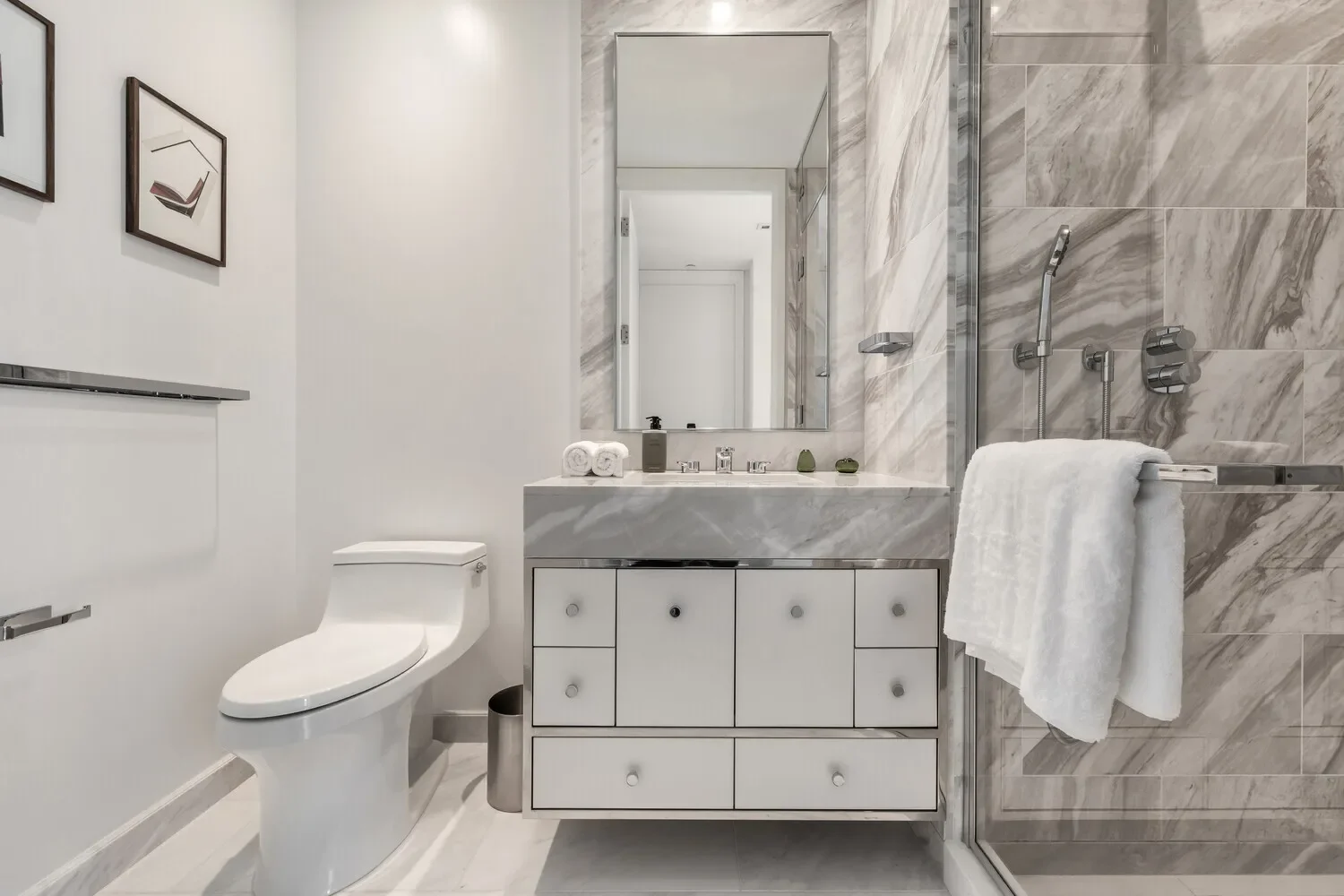 THE CENTRALE, 138 E 50TH ST, New York, New York, United States. - Photo 8