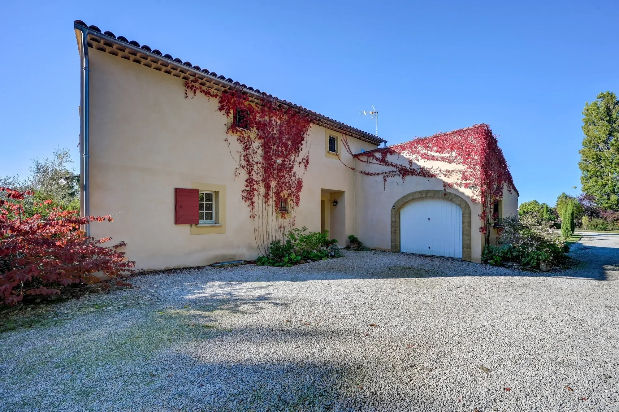 Exterior photo 10