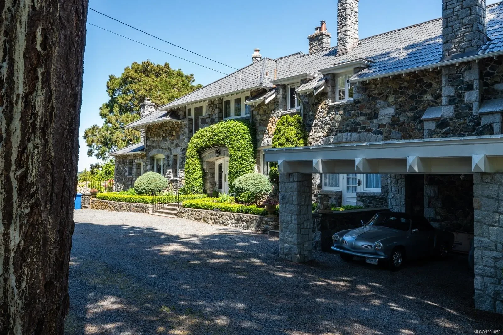 305 Denison Rd, Oak Bay, British Columbia, Canada. - Photo 17