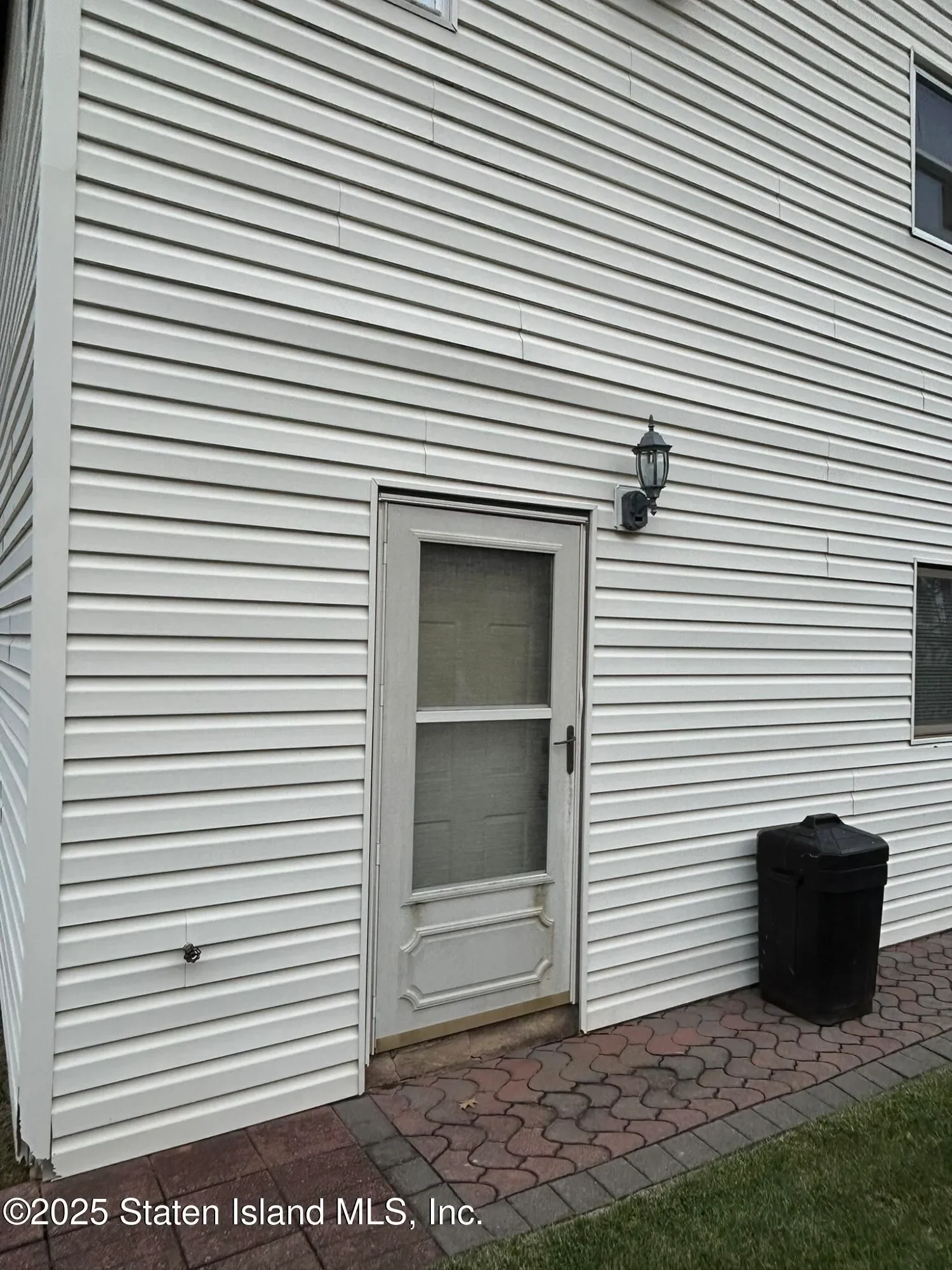 190 Parkwood Avenue, New York, New York, United States. - Photo 8