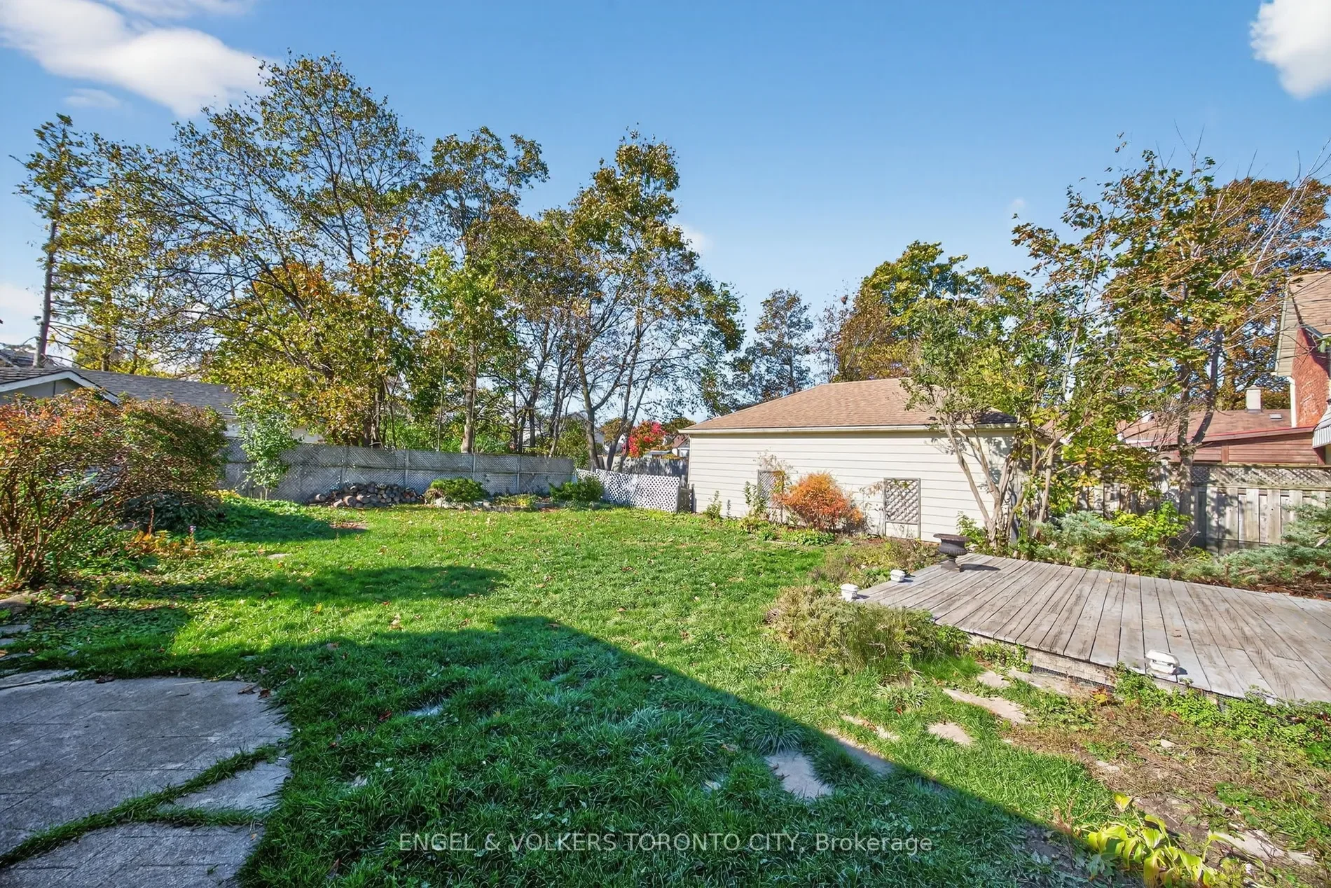 Exterior photo 6