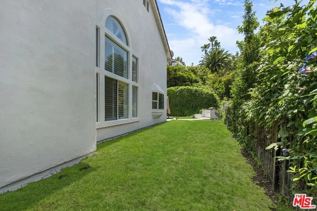 22248 Cairnloch Street, Hidden Hills, California, United States. - Photo 22
