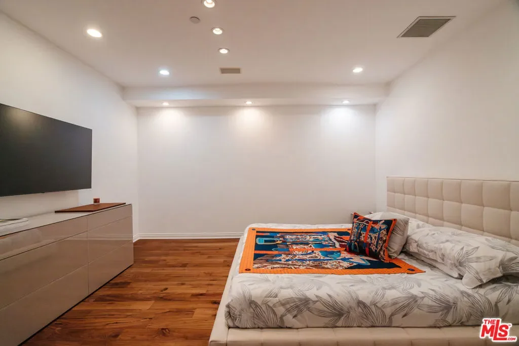 10375 Wilshire Boulevard 11H, Los Angeles, California, United States. - Photo 7