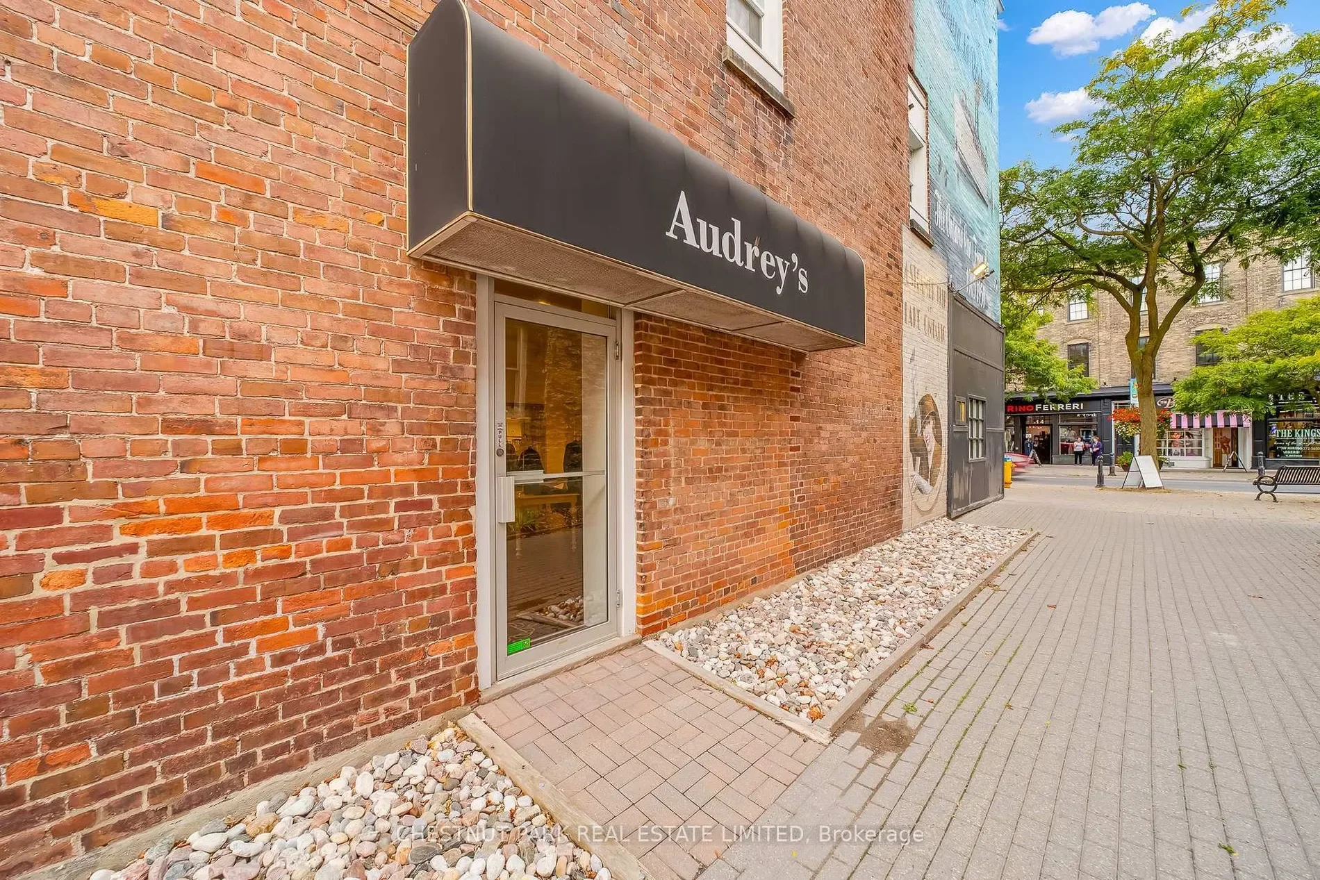 Exterior photo 5