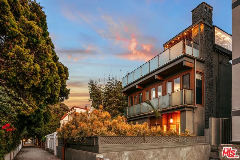 Single Family Residence in Marina Del Rey