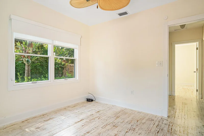813 Avon Road, West Palm Beach, Florida, United States. - Photo 15