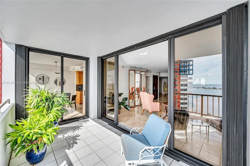 1581 Brickell Ave 1204, Miami, Florida, United States. - Photo 20