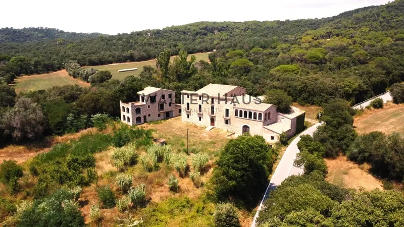 Historic farmhouse for renovation in Santa Cristina d'Aro