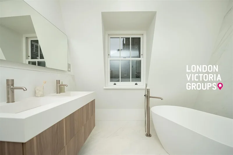 Buckingham Mews, London, London, England, United Kingdom. - Photo 33